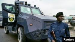 Un policier congolais patrouille à Kinshasa, le 19 septembre 2016. (Photo d'illustration)