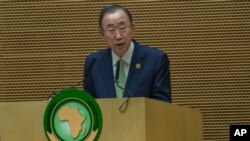 Le secrétaire général de l'Onu, Ban Ki-moon, au QG de l'Union africaine, Addis-Abeba, le 30 janvier 2016.
(AP Photo/Mulugeta Ayene, File)