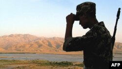 Таджикистан просит помощи в охране границы с Афганистаном