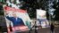 Un panneau publicitaire annonce la candidature du président de la République du Congo, Denis Sassou Nguesso, lors de la campagne de 2021, à Brazzaville, en République du Congo, le 17 mars 2021. 