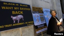 A Greek bondholder takes part in a protest outside the Central Bank of Greece in Athens, October 31, 2012. 