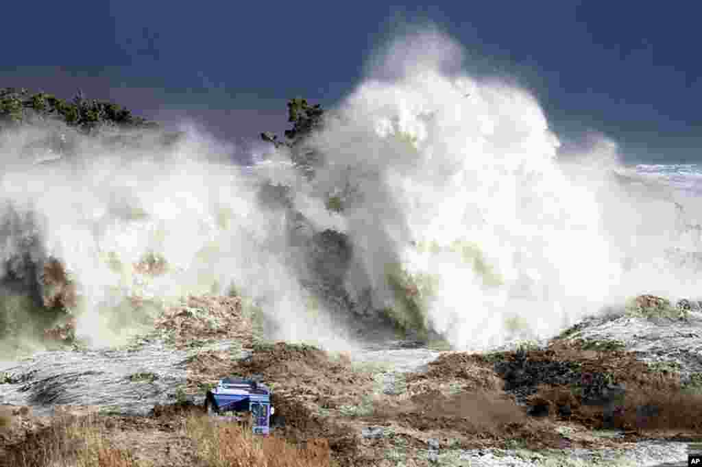 This picture taken on March 11, 2011 shows tsunami waves hitting the coast of Minamisoma in Fukushima prefecture. The number of people confirmed dead or listed as missing in Japan neared 22,000, 10 days after a massive earthquake and tsunami struck the co