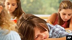 นักเรียนวัยรุ่นอเมริกันนอนหลับไม่พอส่งผลต่อการเรียน