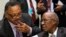 Andrew Mlangeni, à direita, com Jesse Jackson (esq) 