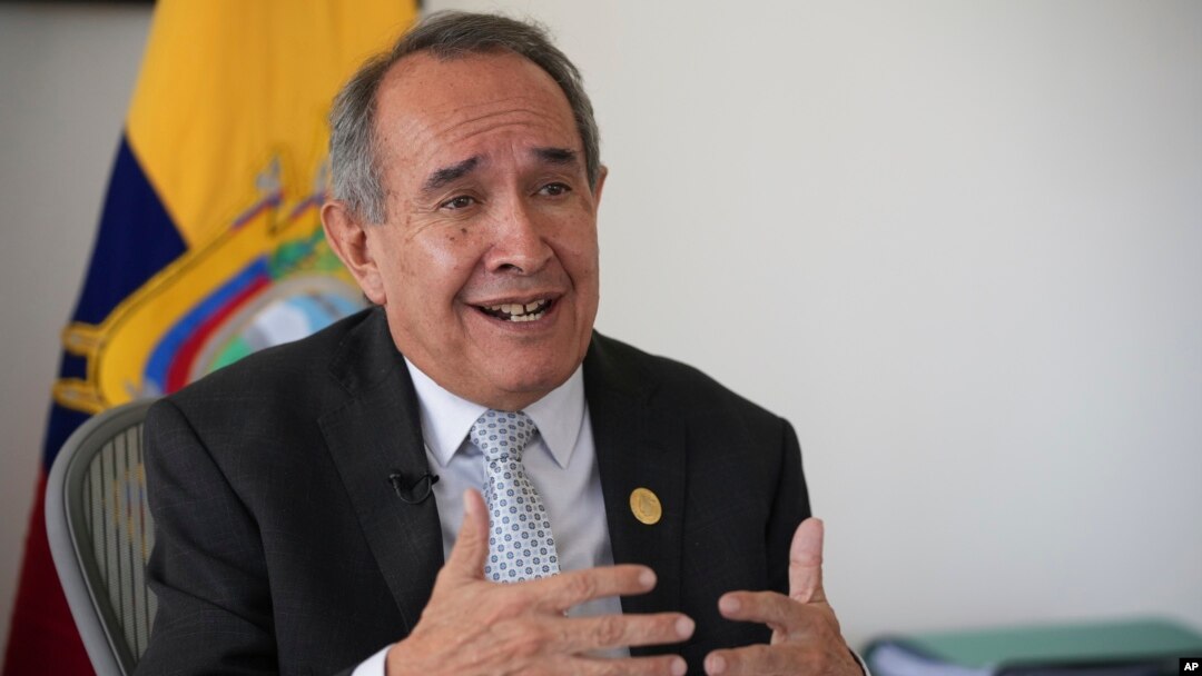El ministro de Salud de Ecuador, Antonio Naranjo, en una entrevista con The Associated Press en Quito, Ecuador, el jueves 12 de septiembre de 2024. 