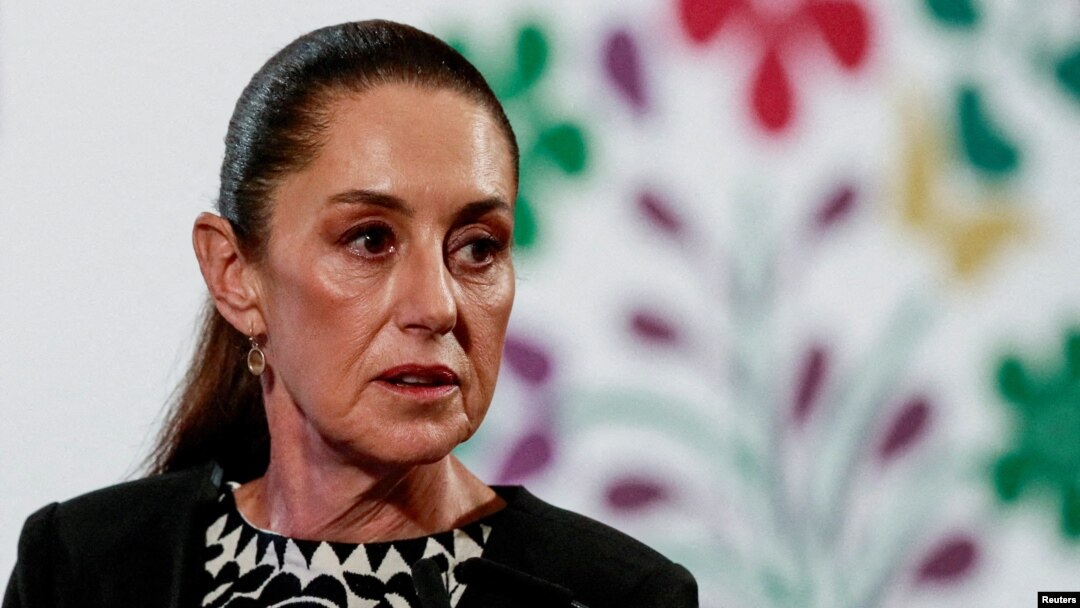 ARCHIVO - La presidenta de México, Claudia Sheinbaum, participa en una conferencia de prensa en el Palacio Nacional, en Ciudad de México, México, el 21 de enero de 2025