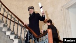 Bob Geldof arrives to return his 'Freedom of the City of Dublin' award, after saying he could not continue to hold the honor with Myanmar leader Aung San Suu Kyi, in Dublin, Ireland, Nov. 13, 2107.