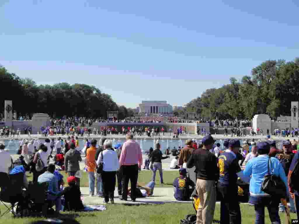 Сторонники президента Обамы провели митинг в центре Вашингтона