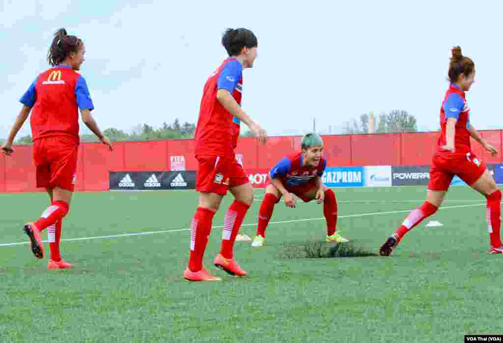 Thai training before 2nd match with Ivory Coast