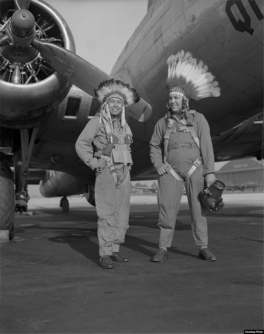 Gus Palmer (Kiowa, at left), side gunner, and Horace Poolaw (Kiowa), aerial photographer, in front of a B-17 Flying Fortress. MacDill Field, Tampa, Florida, ca. 1944. 45UFL14. © 2014 Estate of Horace Poolaw. Reprinted with permission.