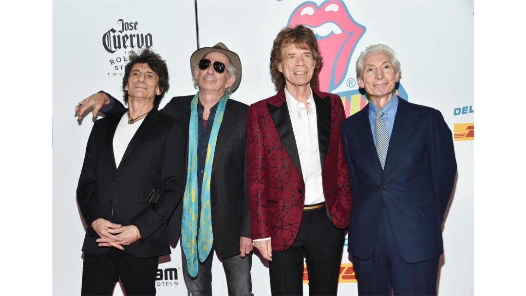 Anggota The Rolling Stones, dari kiri: Ronnie Wood, Keith Richards, Mick Jagger dan Charlie Watts pada pesta malam pembukaan "Exhibitionism" di Industria di New York, 15 November 2016. (AP)