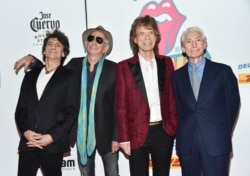 The Rolling Stones, dari kiri, Ronnie Wood, Keith Richards, Mick Jagger dan Charlie Watts di pesta malam pembukaan "Exhibitionism" di Industria, New York, 15 November 2016.(AP)