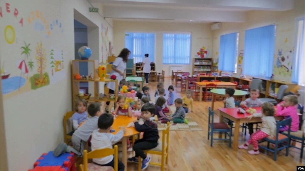 Kushtet në kopshtet e mbipopulluara të fëmijëve në Tiranë