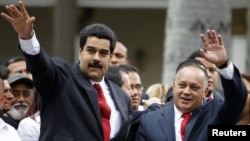 Le vice-président vénézuelien (à g.) et le président du parlement (5 jan. 2013)