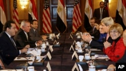 Джон Керри на встрече с представителями египетской оппозиции. Каир, Египет. 2 марта 2013 года