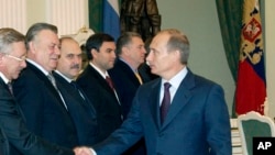 Владимир Пехтин - третий слева