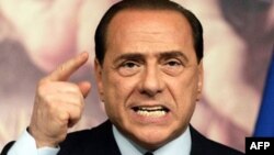 Thủ tướng Italia Silvio Berlusconi kêu gọi các nhà lập pháp hành động có trách nhiệm chính trị và tiếp tục đặt lòng tin vào chính phủ