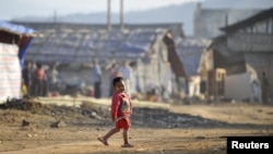 지난 2월 중국 남서부 위난성 롱츠완 버마 난민촌의 어린이. (자료사진)