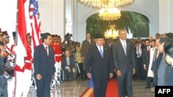 Tổng thống Mỹ Barack Obama, phải, và Tổng thống Indonesia Susilo Bambang Yudhoyono tại dinh thự Merdeka ở Jakarta, Indonesia, 09/11/2010