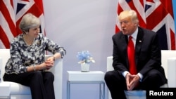 英国首相特蕾莎·梅在德国汉堡出席G20峰会期间跟美国总统川普会晤（2017年7月8日）