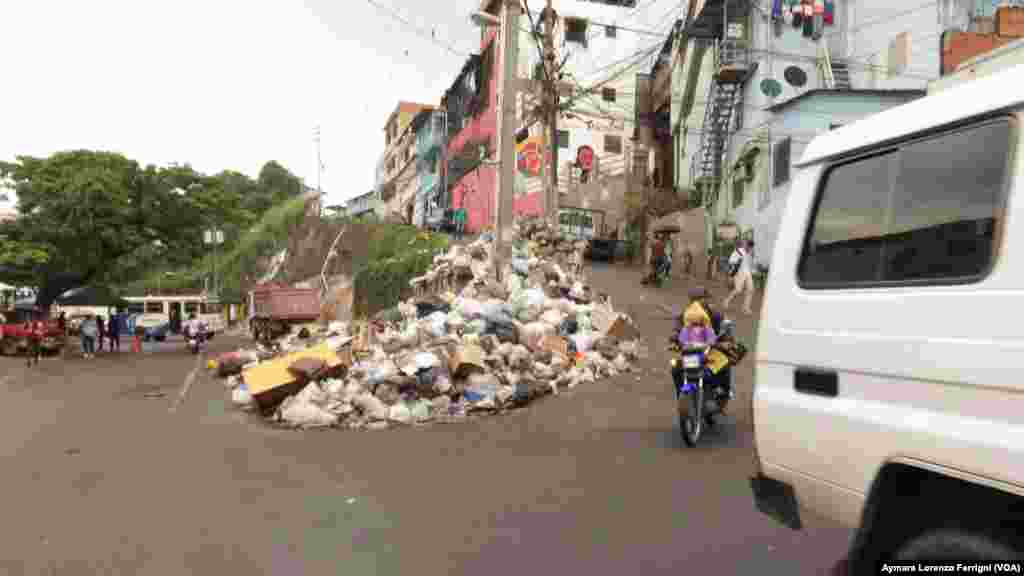 Petare, una de las zonas populares de Caracas está ahogada en basura.
