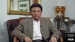 Mantan Presiden Pakistan Pervez Musharraf saat melakukan wawancara dengan kantor berita Reuters di London, 16 Januari lalu.