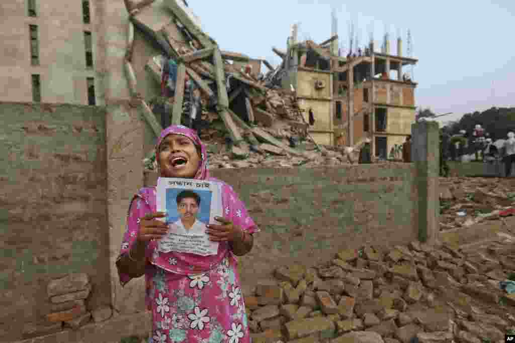 A woman weeps as she holds a picture of her and her missing husband at the site of a building that collapsed in Savar, near Dhaka, Bangladesh, April 26, 2013. 