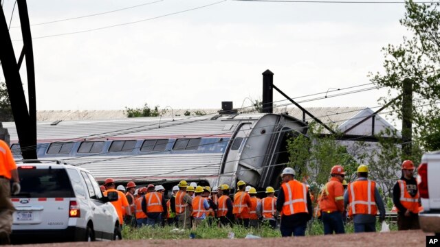 Amtrak establece línea de ayuda y centro de asistencia para familiares y víctimas mientras continúan las investigaciones a cargo de un grupo multidisciplinario.