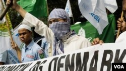 Para aktivis muslim Indonesia di Jakarta melakukan unjuk rasa agar memutuskan hubungan diplomatik dengan Denmark (foto dokumentasi).
