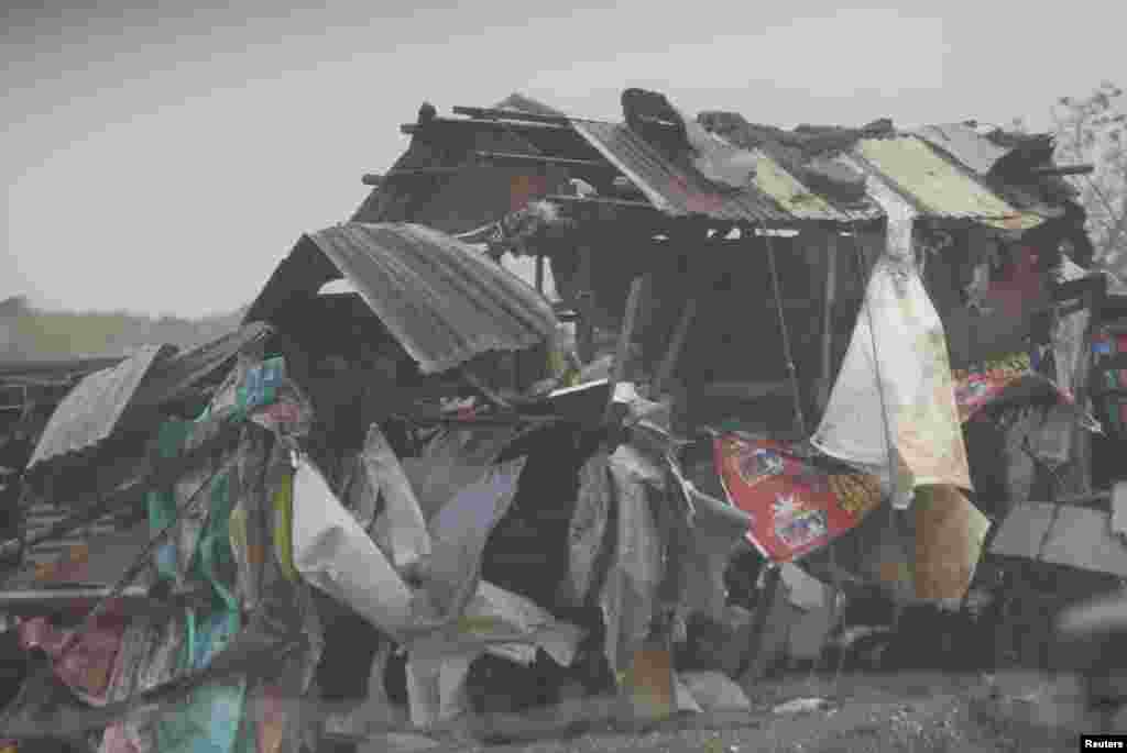 A squatter&#39;s house is pounded by Typhoon Rammasun as it hit the coastal town of Bacoor, Cavite, southwest of Manila, July 16, 2014.