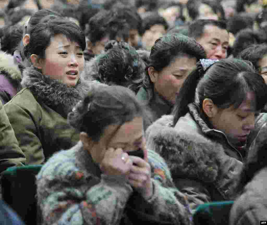 Người dân tại Bình Nhưỡng phản ứng của trước cái chết của ông Kim Jong Il, 19 tháng 12.