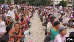 Các viên chức Đảng Cứu quốc Campuchia hôm thứ tư đã huấn luyện cho những người ủng hộ họ những cách thức để có phản ứng bất bạo động trước sự khiêu khích của cảnh sát.