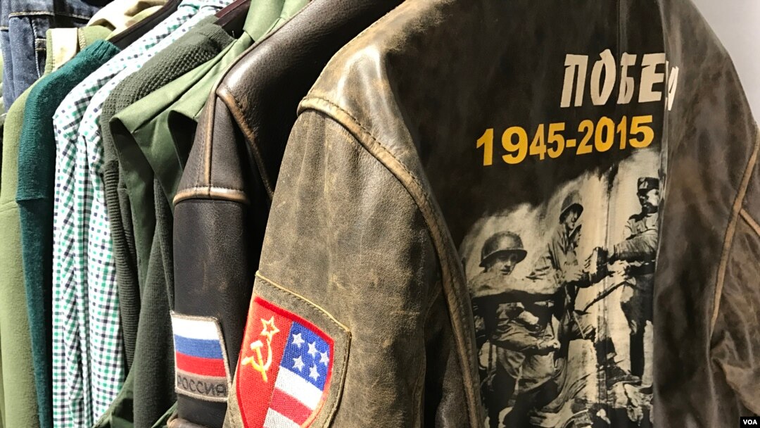 Roba u ruskoj Vojnoj prodavnici prekoputa ambasade Sjedinjenih Država u Moskvi, 20. januara 2017. (D. Schearf/VOA)