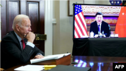 ប្រធានាធិបតី​សហរដ្ឋ​អាមេរិក​លោក Joe Biden ជួប​ជាមួយ​ប្រធានាធិបតី​ចិន​លោក Xi Jinping ក្នុង​អំឡុង​កិច្ច​ប្រជុំ​កំពូល​តាម​អនឡាញ កាលពី​ថ្ងៃទី១៥ ខែវិច្ឆិកា ឆ្នាំ ២០២១។