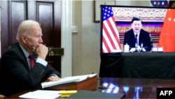 美国总统拜登在白宫罗斯福厅与中国国家主席习近平进行线上会晤。（2021年11月15日）