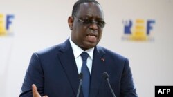 "Je salue son écoute et sa disponibilité à maintenir le dialogue pour une issue négociée du conflit", a déclaré le président sénégalais Macky Sall en parlant de Vladimir Poutine.