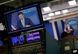 White House press secretary Josh Earnest is seen on broadcast television monitors as he begins to speak to the media during the daily briefing in the Brady Press Briefing Room of the White House, Nov. 9, 2016.