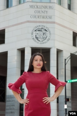 ຍາ​ນາງ​ຊັນ​ນີ ປັນ​ຍານຸ​ວົງ ຣູເບັກ ທະ​ນາຍ​ຄວາມ​ລັດ ປະ​ຈຳ​ເຂດ​ເມືອງ​ເມັກ​ເຄ​ລັນ​ເບີກ ລັດ​ຄາ​ໂຣ​ໄລ​ນາ​ເໜືອ.