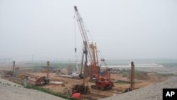 Engineers construct a base to the Daning Reservoir, an important link in the South-North Water Transfer Project