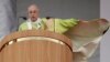 프란치스코 교황 "사제들 성추행에 신의 용서를"