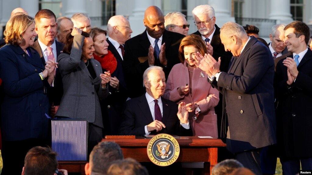 U.S. President Joe Biden reacts as he signs the "Infrastructure Investment and Jobs Act", on the South Lawn at the White House in Washington, U.S., November 15, 2021. (REUTERS/Jonathan Ernst)