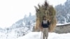 بھارتی کشمیر میں سردی کے ڈیرے، کانگڑی کا استعمال بھی جوبن پر