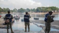 Marinir Meksiko berpatroli di tepi Sungai Suchiate di Ciudad Hidalgo, negara bagian Chiapas, Meksiko, 17 Januari 2021.