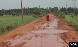 A local road leading to Angkor Chum district's Siem Reap province, on August 2, 2019. (Khan Sokummono/VOA Khmer)