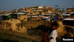 Two Rohingya refugee girls stand on a hill at the Jamtoli refugee camp near Cox's Bazar, Bangladesh December 22, 2017. REUTERS/Alkis Konstantinidis 