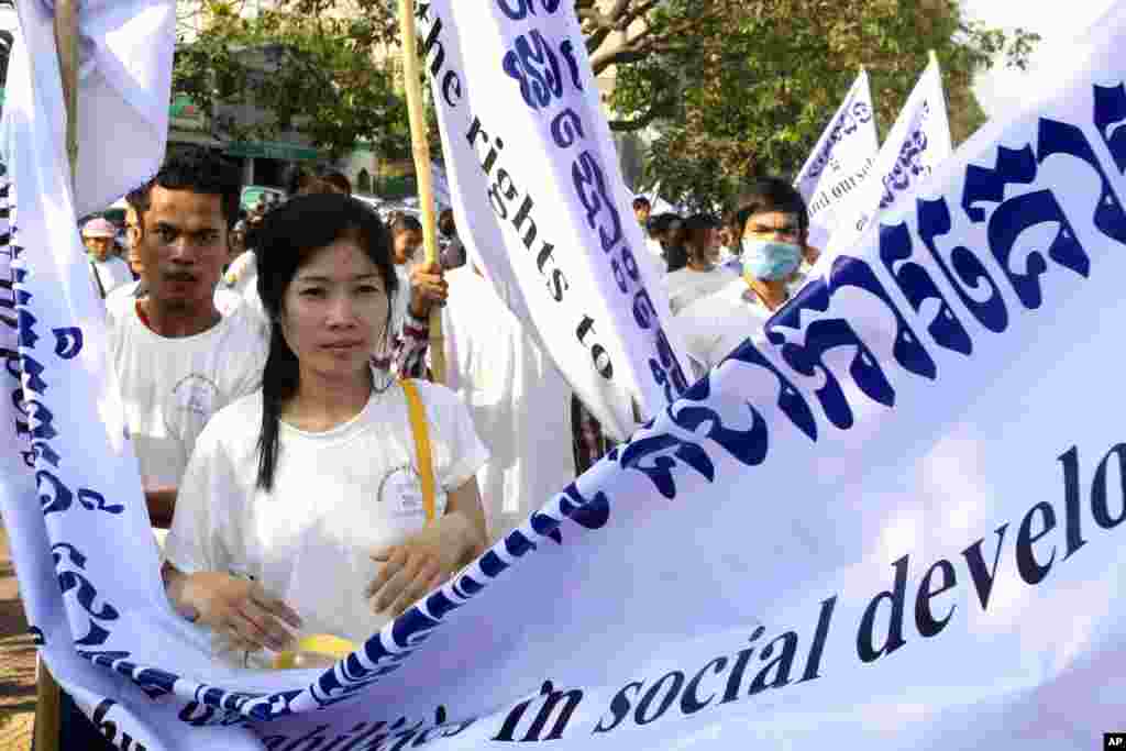 Cambodian human rights activists march to mark the International Human Rights Day in Phnom Penh, Cambodia, Monday, Dec. 10, 2012. About one thousand participants consist of non-governmental organization activists, garment workers, and international diplomats on Monday marched on the street in Phnom Penh, calling for the protection of human rights. (AP Photo/Heng Sinith)
