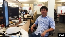 Tang Kengsreng, 29, is software engineer works at his desk at the headquarters of Cisco Systems, a technology company, in San Jose, September 1, 2016. Originally from Cambodia’s Thbong Khmum province, Kengsreng has been working in Silicon Valley for over two years and is one of the few young professionals from Cambodia who have made it to the world’s technology capital. (Sophat Soeung/VOA Khmer) 