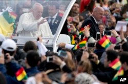 Pope Francis waves from his popemobile as he arrives to celebrate Mass at Christ the Redeemer square in Santa Cruz, Bolivia, July 9, 2015.