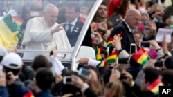 Pope Francis waves from his popemobile as he arrives to celebrate Mass at Christ the Redeemer square in Santa Cruz, Bolivia, July 9, 2015. 