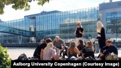 នេះ​ជា​ទិដ្ឋាភាព​នៅ​សាកលវិទ្យាល័យ Aalborg University Copenhagen ក្នុង​ប្រទេស​ដាណឺម៉ាក។